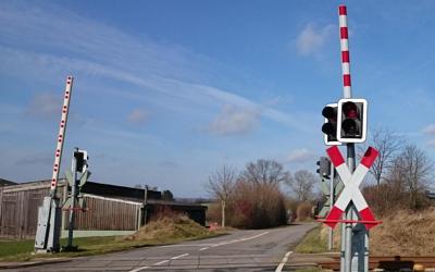 Bahnübergang mit Lichtzeichenanlage / Foto Otto Dittmann GmbH