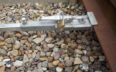 <strong>Grundhalter / Schienenfußhalter</strong><br>Grundhalter/Schienenfußhalter zur Verwendung mit Winkelhalter, Doppelwinkelhaltern oder einfachem Sh 2-Ständer  // Foto © Otto Dittmann GmbH